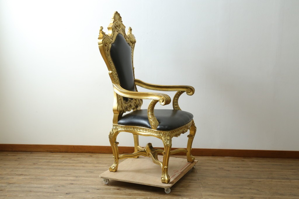 中古　本革(レザー)　横浜家具取り扱い　Camerin(カメリン)　Baroque(バロック)シリーズ　1011　重厚感漂う大型ハイバックアームチェア　定価約75万円　(R-090526)