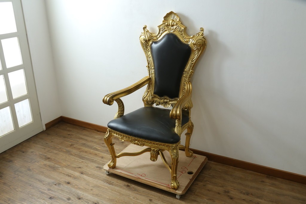 中古　本革(レザー)　横浜家具取り扱い　Camerin(カメリン)　Baroque(バロック)シリーズ　1011　重厚感漂う大型ハイバックアームチェア　定価約75万円　(R-090526)