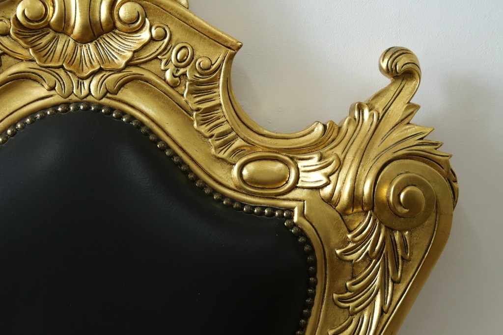中古　本革(レザー)　横浜家具取り扱い　Camerin(カメリン)　Baroque(バロック)シリーズ　1011　重厚感漂う大型ハイバックアームチェア　定価約75万円　(R-090526)