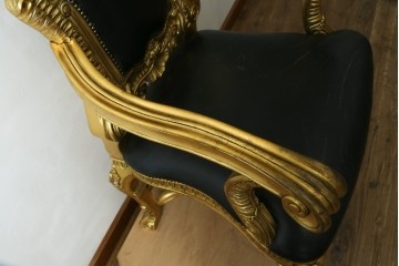 中古　本革(レザー)　横浜家具取り扱い　Camerin(カメリン)　Baroque(バロック)シリーズ　1011　重厚感漂う大型ハイバックアームチェア　定価約75万円　(R-090526)