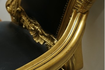 中古　本革(レザー)　横浜家具取り扱い　Camerin(カメリン)　Baroque(バロック)シリーズ　1011　重厚感漂う大型ハイバックアームチェア　定価約75万円　(R-090526)