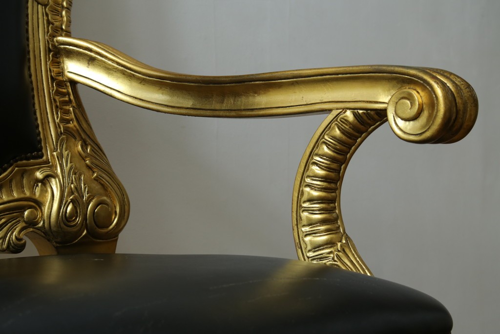 中古　本革(レザー)　横浜家具取り扱い　Camerin(カメリン)　Baroque(バロック)シリーズ　1011　重厚感漂う大型ハイバックアームチェア　定価約75万円　(R-090526)
