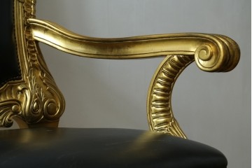 中古　本革(レザー)　横浜家具取り扱い　Camerin(カメリン)　Baroque(バロック)シリーズ　1011　重厚感漂う大型ハイバックアームチェア　定価約75万円　(R-090526)