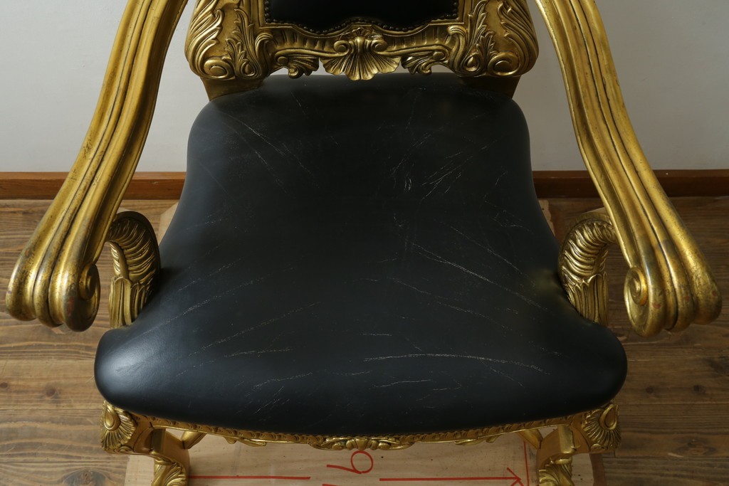 中古　本革(レザー)　横浜家具取り扱い　Camerin(カメリン)　Baroque(バロック)シリーズ　1011　重厚感漂う大型ハイバックアームチェア　定価約75万円　(R-090526)