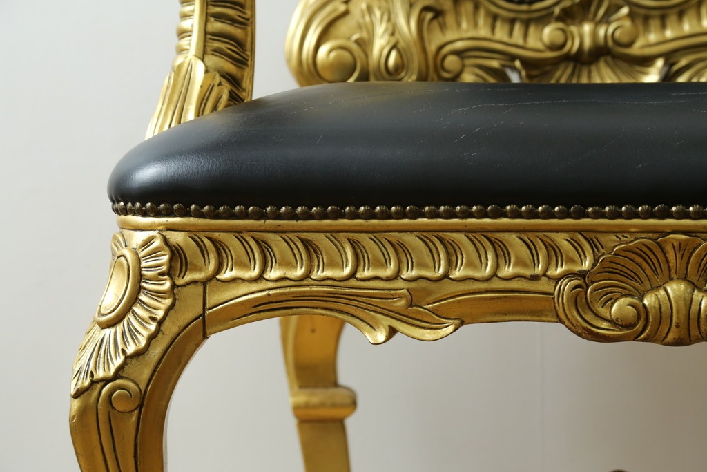 中古　本革(レザー)　横浜家具取り扱い　Camerin(カメリン)　Baroque(バロック)シリーズ　1011　重厚感漂う大型ハイバックアームチェア　定価約75万円　(R-090526)