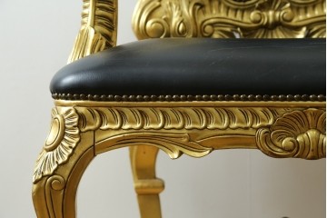 中古　本革(レザー)　横浜家具取り扱い　Camerin(カメリン)　Baroque(バロック)シリーズ　1011　重厚感漂う大型ハイバックアームチェア　定価約75万円　(R-090526)