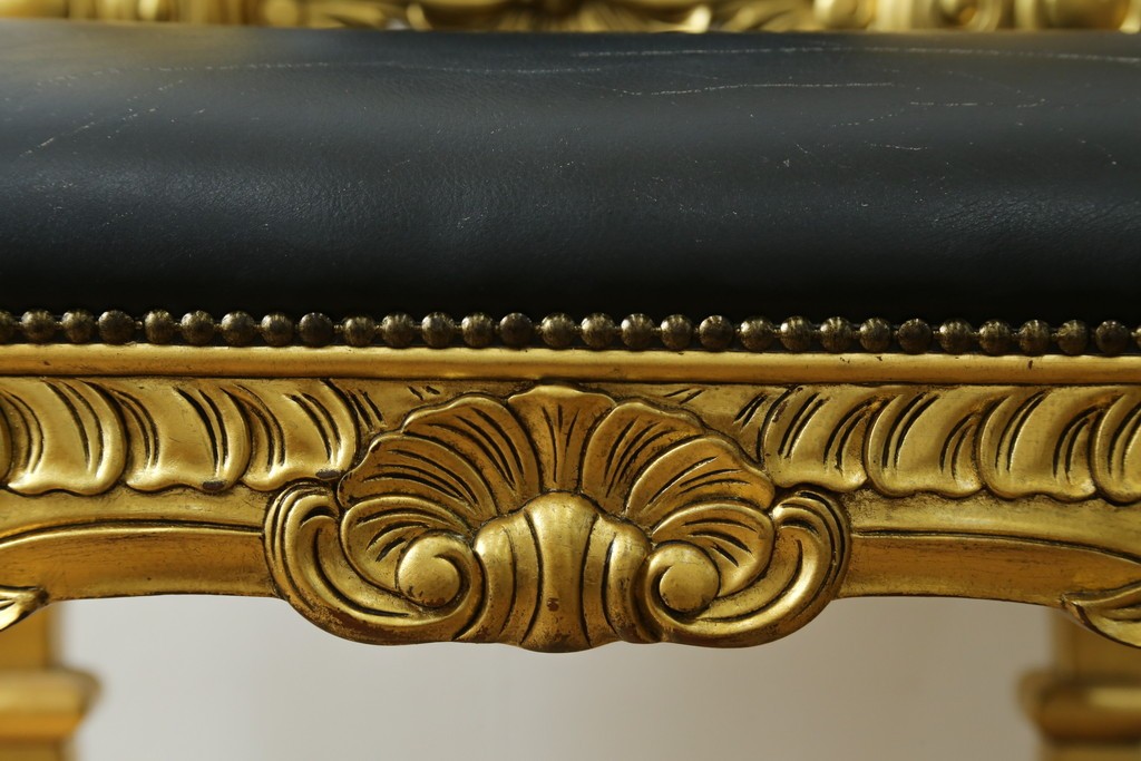 中古　本革(レザー)　横浜家具取り扱い　Camerin(カメリン)　Baroque(バロック)シリーズ　1011　重厚感漂う大型ハイバックアームチェア　定価約75万円　(R-090526)