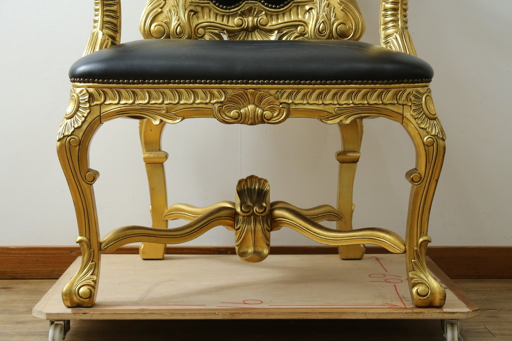 中古　本革(レザー)　横浜家具取り扱い　Camerin(カメリン)　Baroque(バロック)シリーズ　1011　重厚感漂う大型ハイバックアームチェア　定価約75万円　(R-090526)