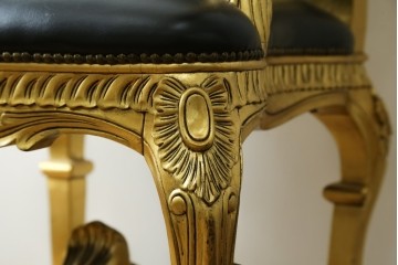 中古　本革(レザー)　横浜家具取り扱い　Camerin(カメリン)　Baroque(バロック)シリーズ　1011　重厚感漂う大型ハイバックアームチェア　定価約75万円　(R-090526)