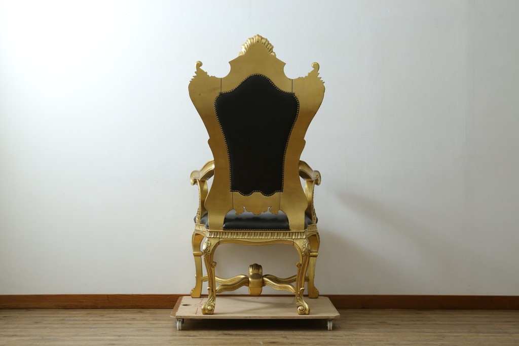 中古　本革(レザー)　横浜家具取り扱い　Camerin(カメリン)　Baroque(バロック)シリーズ　1011　重厚感漂う大型ハイバックアームチェア　定価約75万円　(R-090526)