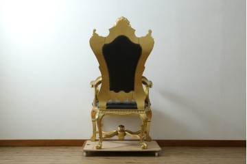 中古　本革(レザー)　横浜家具取り扱い　Camerin(カメリン)　Baroque(バロック)シリーズ　1011　重厚感漂う大型ハイバックアームチェア　定価約75万円　(R-090526)