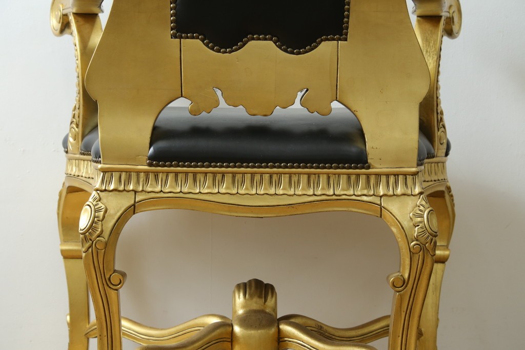 中古　本革(レザー)　横浜家具取り扱い　Camerin(カメリン)　Baroque(バロック)シリーズ　1011　重厚感漂う大型ハイバックアームチェア　定価約75万円　(R-090526)
