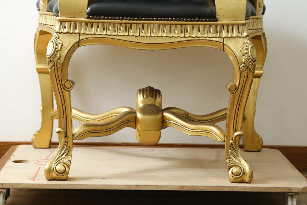中古　本革(レザー)　横浜家具取り扱い　Camerin(カメリン)　Baroque(バロック)シリーズ　1011　重厚感漂う大型ハイバックアームチェア　定価約75万円　(R-090526)