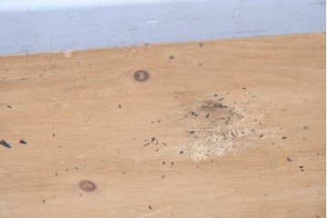 ヨーロッパヴィンテージ　パイン材　アンティーク調　ツイスト装飾が印象的な引き出し付きワインラック　(R-090532)
