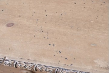 ヨーロッパヴィンテージ　パイン材　アンティーク調　ツイスト装飾が印象的な引き出し付きワインラック　(R-090532)