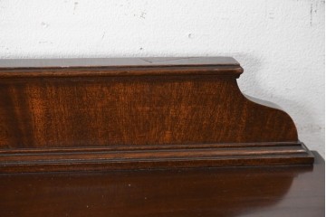 イギリスアンティーク　1920年頃　マホガニー材　ガラス扉と猫脚がクラシカルなキャビネット　(R-090535)