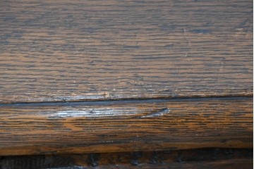 イギリスアンティーク　1930年頃　オーク材　リネンフォールドの彫刻が入った戸棚付きチェスト　(R-090537)