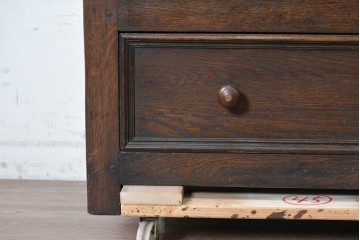 イギリスアンティーク　1930年頃　オーク材　リネンフォールドの彫刻が入った戸棚付きチェスト　(R-090537)