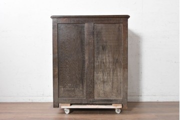 イギリスアンティーク　1930年頃　オーク材　リネンフォールドの彫刻が入った戸棚付きチェスト　(R-090537)