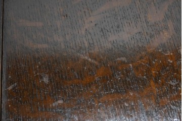 イギリスアンティーク　1920年頃　オーク材　挽物脚と彫刻装飾がアクセントを添える上品なライティングビューロー　(R-090538)