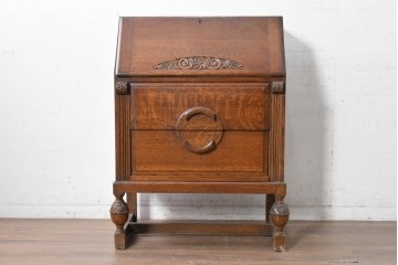 イギリスアンティーク　1930年頃　オーク材　アールデコ　円形ハンドルが印象的なライティングビューロー　(R-090540)