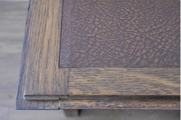 イギリスアンティーク　1930年頃　オーク材　アールデコ　円形ハンドルが印象的なライティングビューロー　(R-090540)