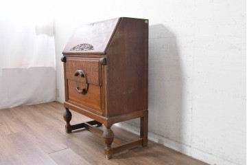 イギリスアンティーク　1930年頃　オーク材　アールデコ　円形ハンドルが印象的なライティングビューロー　(R-090540)