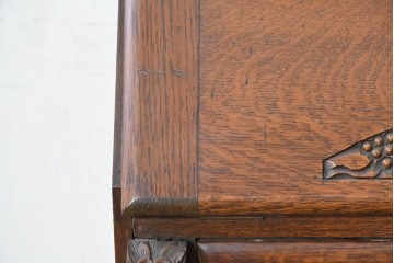 イギリスアンティーク　1930年頃　オーク材　アールデコ　円形ハンドルが印象的なライティングビューロー　(R-090540)