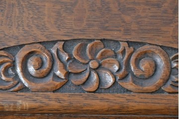 イギリスアンティーク　1930年頃　オーク材　アールデコ　円形ハンドルが印象的なライティングビューロー　(R-090540)