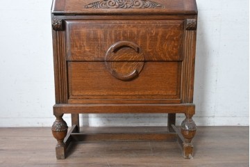 イギリスアンティーク　1930年頃　オーク材　アールデコ　円形ハンドルが印象的なライティングビューロー　(R-090540)