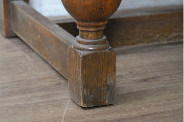 イギリスアンティーク　1930年頃　オーク材　アールデコ　円形ハンドルが印象的なライティングビューロー　(R-090540)