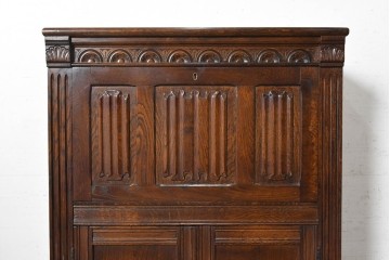 イギリスヴィンテージ　1950年頃　オーク材　クラシカルなカクテルキャビネット　(R-090542)
