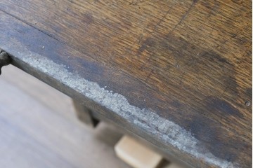 イギリスアンティーク　1900年頃　Kean & Scott Ltd(キーン&スコット)　オーク材　アーチ状の彫刻扉が特徴の作業台付きキャビネット　(R-090543)