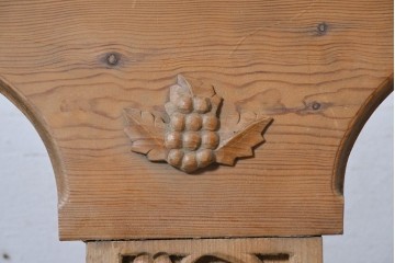 イギリスアンティーク　1940年から1950年頃　パイン材　葡萄モチーフの彫刻を施したワインラック　(R-090544)
