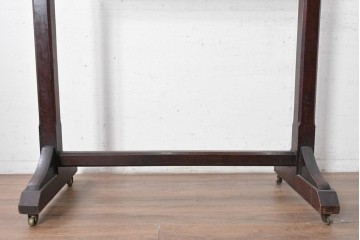 イギリスアンティーク　1920年頃　クラシカルなデザインのキャスター付きハンガーラック　(R-090550)
