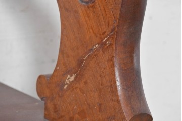イギリスアンティーク　1870年から1900年頃　オーク材　IHSのモノグラムと植物彫刻が美しい!　グラストンベリーチェアを思わせる教会用アームチェア　(R-090551)