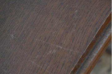 イギリスアンティーク　1870年から1900年頃　オーク材　IHSのモノグラムと植物彫刻が美しい!　グラストンベリーチェアを思わせる教会用アームチェア　(R-090551)