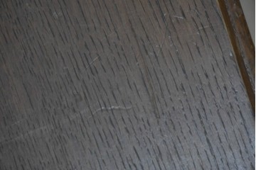 イギリスアンティーク　1870年から1900年頃　オーク材　IHSのモノグラムと植物彫刻が美しい!　グラストンベリーチェアを思わせる教会用アームチェア　(R-090551)
