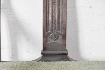 《張地の張り替え加工費込み》　イギリスアンティーク　1920年から1930年頃　オーク材　アカンサスの彫刻やバルボスレッグがクラシカルなアームチェア　(R-090553)