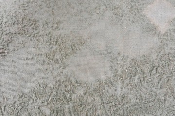 《張地の張り替え加工費込み》　イギリスアンティーク　1920年から1930年頃　オーク材　アカンサスの彫刻やバルボスレッグがクラシカルなアームチェア　(R-090553)