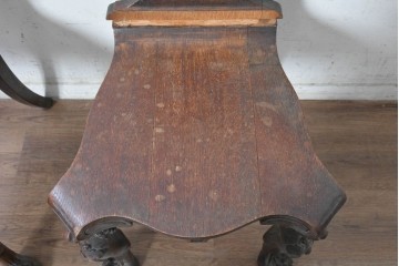 イギリスアンティーク　1900年頃　オーク材　ライオン(獅子)をかたどった彫刻脚がユニークなホールチェア2脚セット　(R-090555)