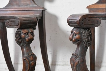 イギリスアンティーク　1900年頃　オーク材　ライオン(獅子)をかたどった彫刻脚がユニークなホールチェア2脚セット　(R-090555)