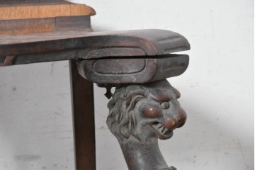 イギリスアンティーク　1900年頃　オーク材　ライオン(獅子)をかたどった彫刻脚がユニークなホールチェア2脚セット　(R-090555)