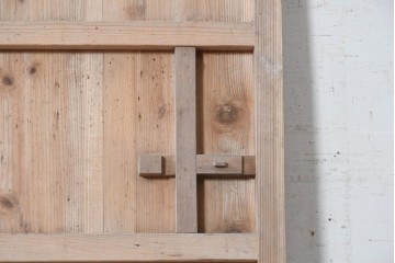 和製ヴィンテージ　昭和中期　木味　素朴な木味をいかした木製扉1枚　(R-090558)