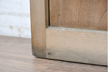 和製アンティーク　昭和初期　大正ロマン　腰板欅(ケヤキ)材　シックな赤の色ガラスがアクセントの引き戸1枚　(R-090559)