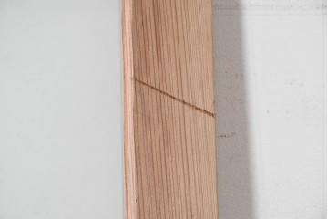 和製アンティーク　昭和初期　大正ロマン　腰板欅(ケヤキ)材　シックな赤の色ガラスがアクセントの引き戸1枚　(R-090559)
