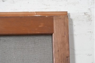 アンティーク建具　大正期　幅広　金属製の取っ手がアクセントを添えるきつね格子戸1枚　(R-090560)