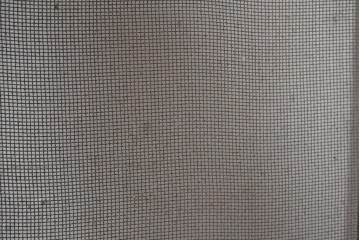 アンティーク建具　大正期　幅広　金属製の取っ手がアクセントを添えるきつね格子戸1枚　(R-090560)