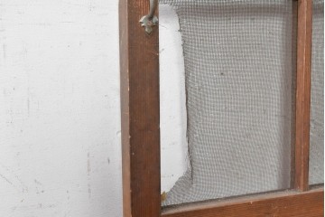 アンティーク建具　大正期　幅広　金属製の取っ手がアクセントを添えるきつね格子戸1枚　(R-090560)