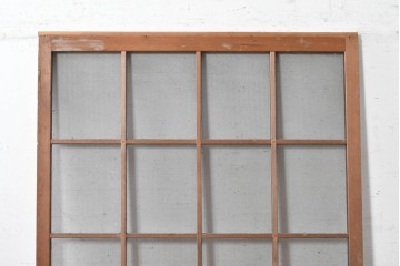 アンティーク建具　大正期　幅広　金属製の取っ手がアクセントを添えるきつね格子戸1枚　(R-090560)